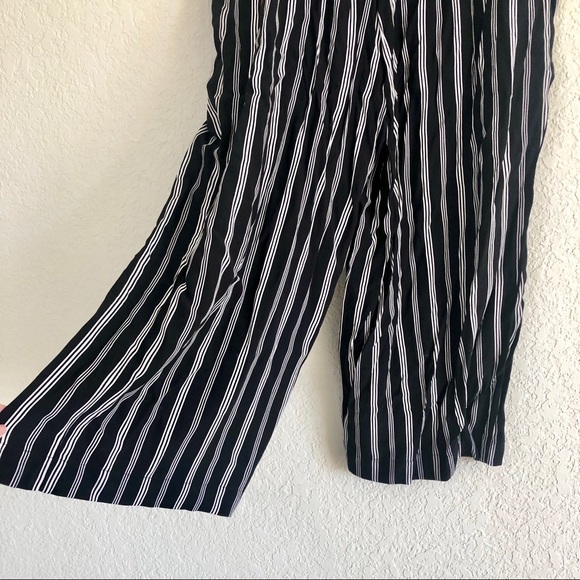 NWOT LOFT Plus Wide Leg B&W Pinstripe Trousers 🖤 - Picture 3 of 12